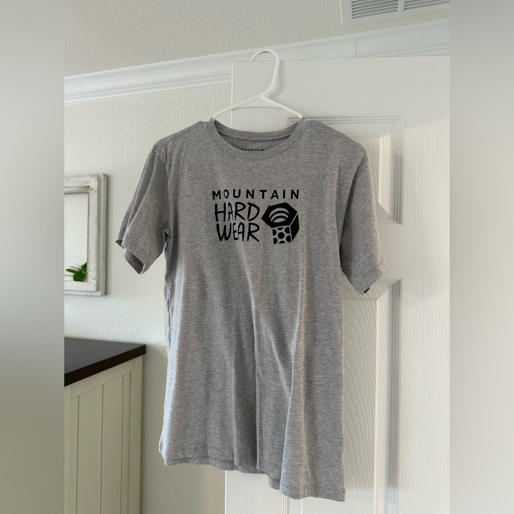 Mountain Hardware tee - women’s medium